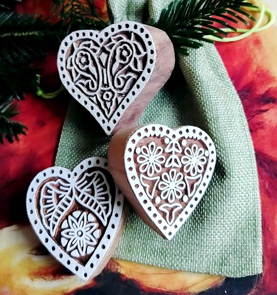 Dřevěná razítka - dárkové balení 3 ks srdíčka B (6 cm)